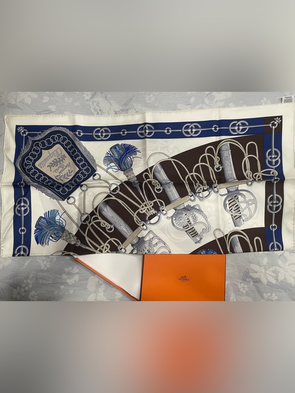 Authentic Hermès Blue & White 90cm Silk Twill Cliquetis Scarf - Picture 2 of 2
